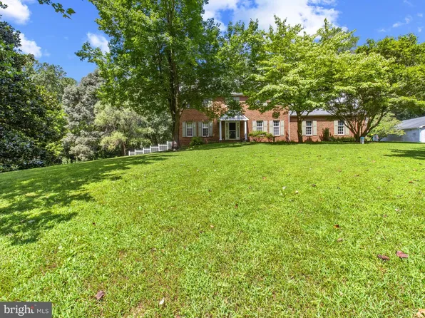 16966 Teagues Point Rd, Hughesville, MD 20637