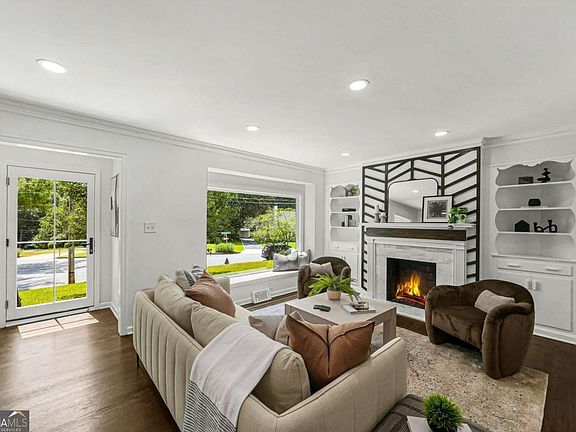 5th image of 3423 Rugby Cir