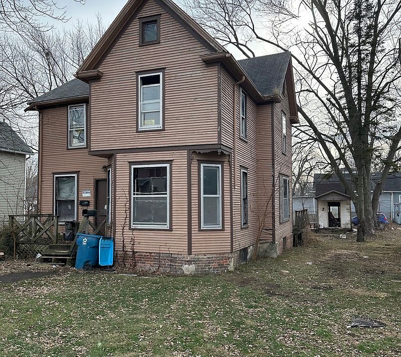 2nd image of 208 E Timber St
