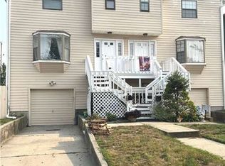 440 E Pine St, Long Beach, NY 11561