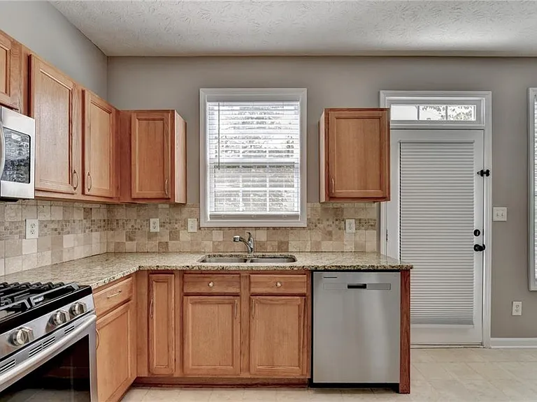 3067 Kentmere Dr — Photo 18