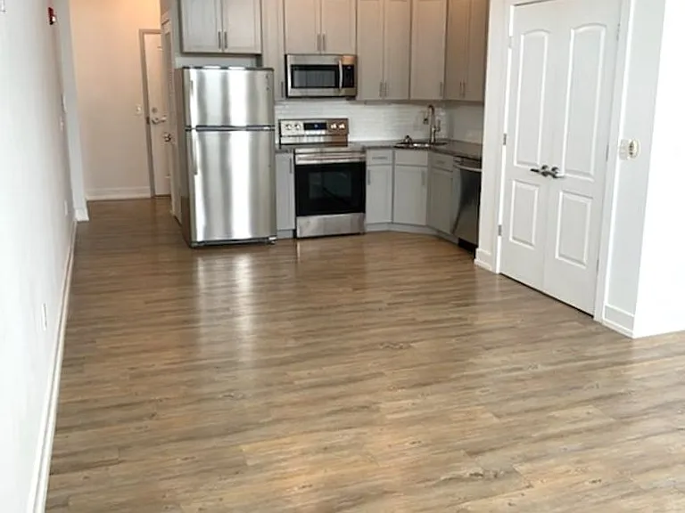 Main St W 221 — Photo 11