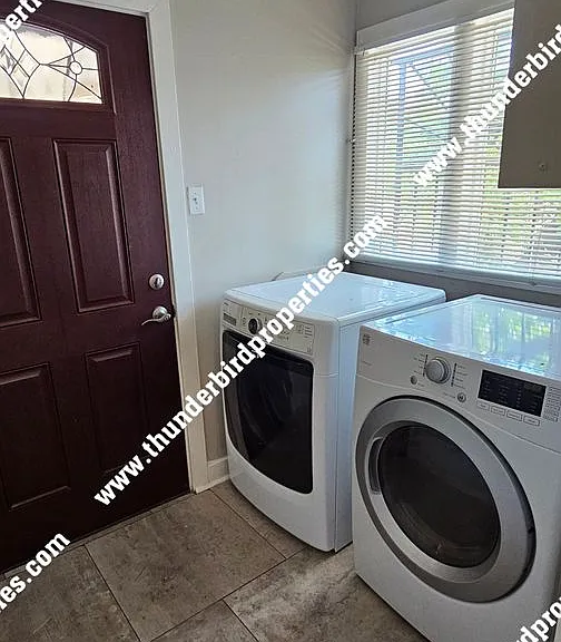 607 Delamar Ave NW — Photo 16