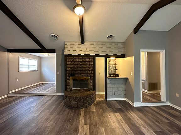 3rd image of 404 Belvoir Dr