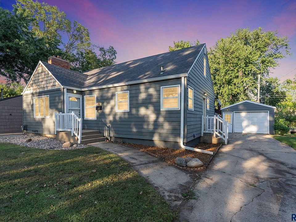 1st image of 2916 S Walts Ave