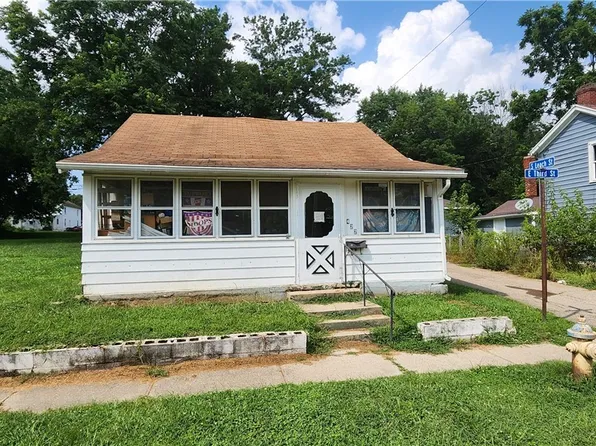 422 E 3rd St, Xenia, OH 45385