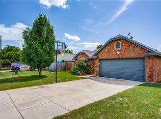 105 Chisolm Trail Ct, Springtown, TX 76082