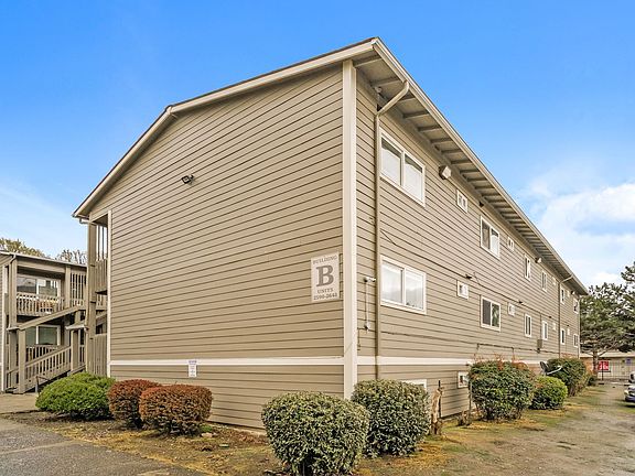 2nd image of 2540 Hyacinth St NE #116