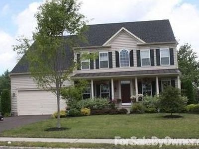 300 Hamlet Dr, Chalfont, PA, 18914