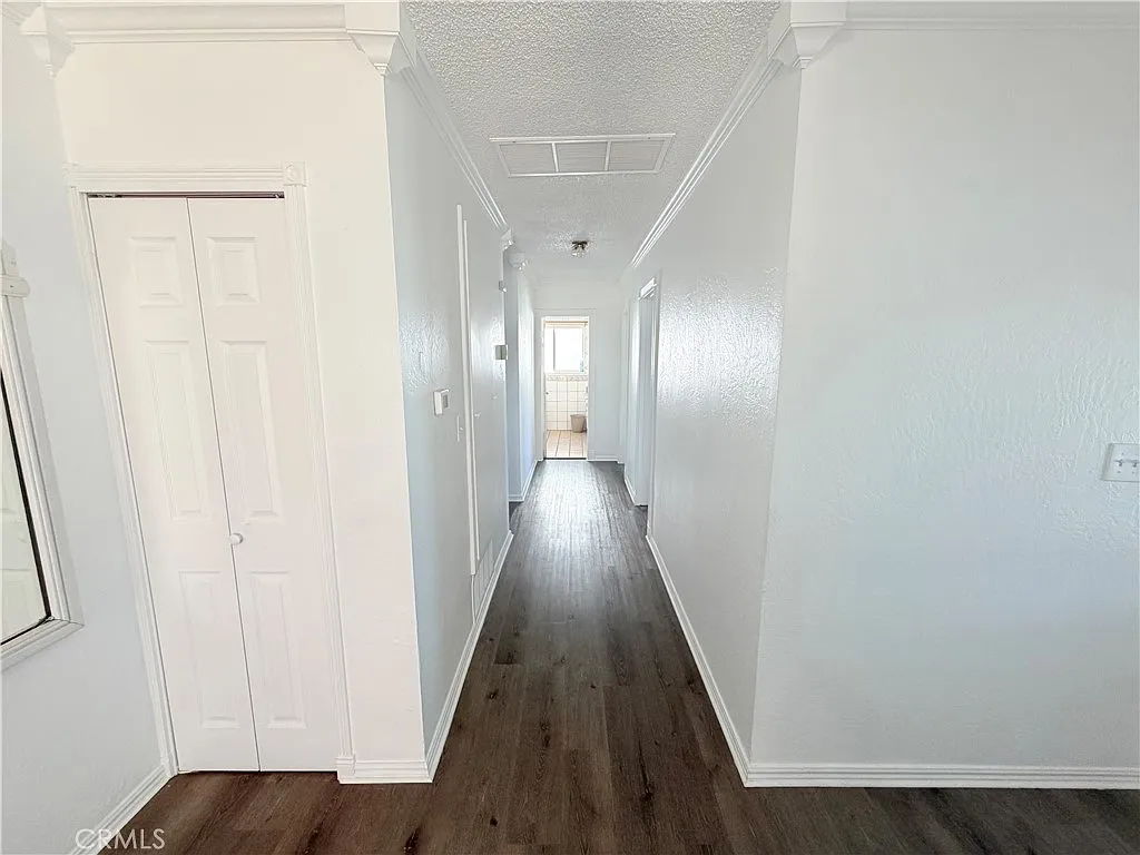 4 bed, 2160 sqft, $4,500 — Photo 4