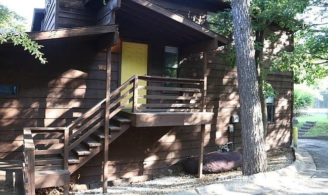 1st image of 980 N Lewis Ave #980