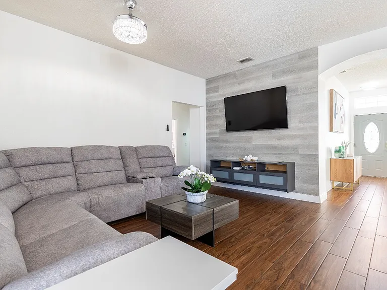 1041 Jaybee Ave — Photo 19
