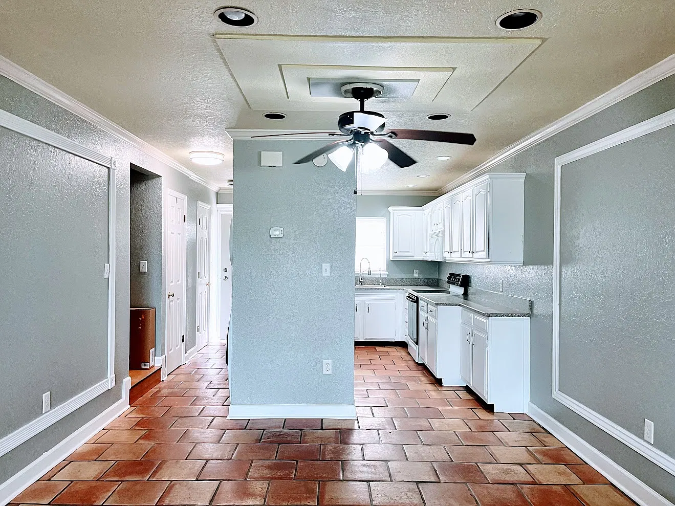 1226 Villa Ln — Photo 4