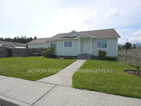 751 W Hammond St, Sequim, WA 98382