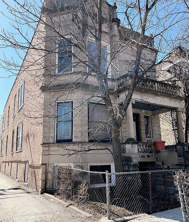 2nd image of 3819 W Adams St