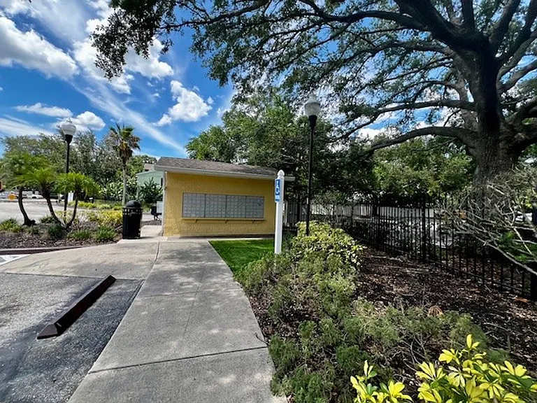 2071 Dixie Belle Dr #K — Photo 38