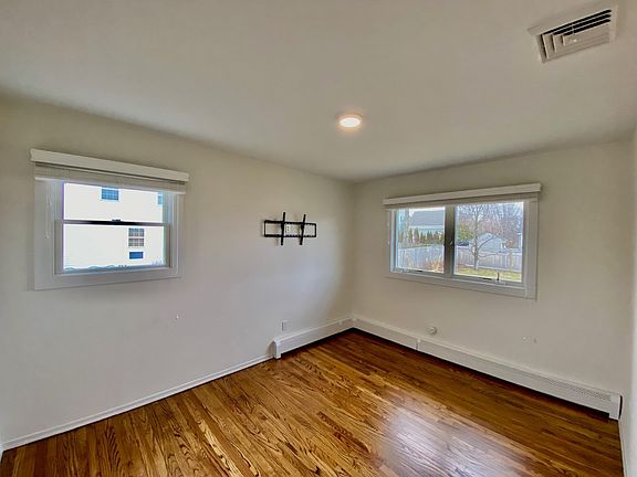 5th image of 1550 McCann Ln
