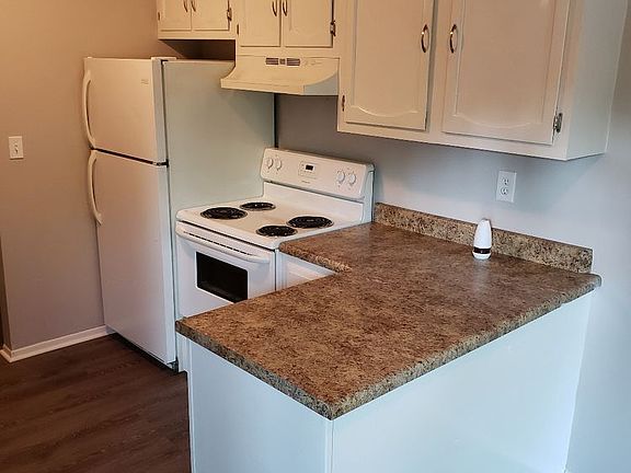 4th image of 704 Gordon Smith Blvd