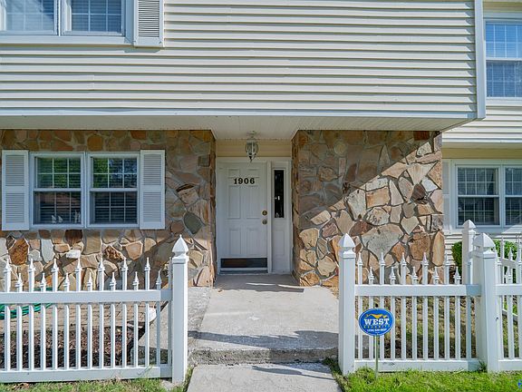 3rd image of 1906 Spanish Oaks Dr SE