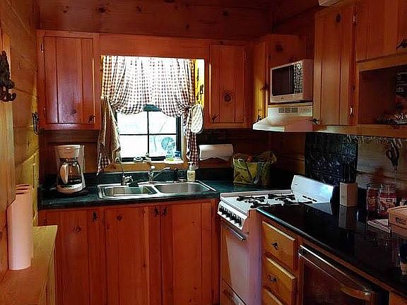 4th image of 196 Van Winkle Ln