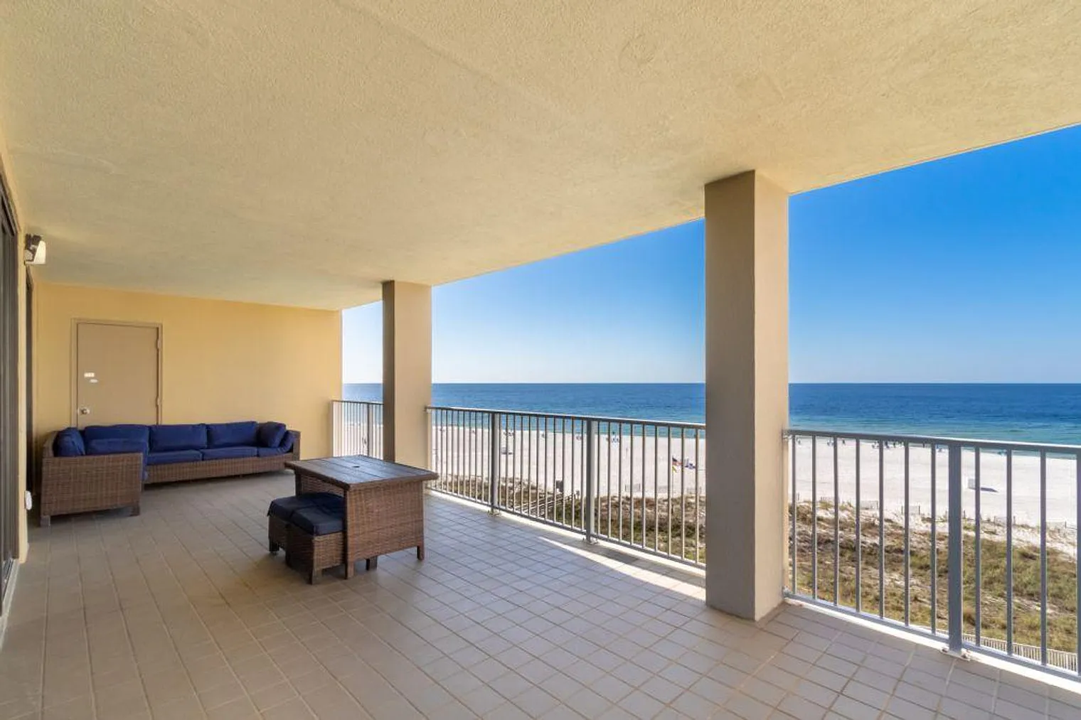3 bed, 2.0 bath, 1259 sqft, $3,301 — Photo 4