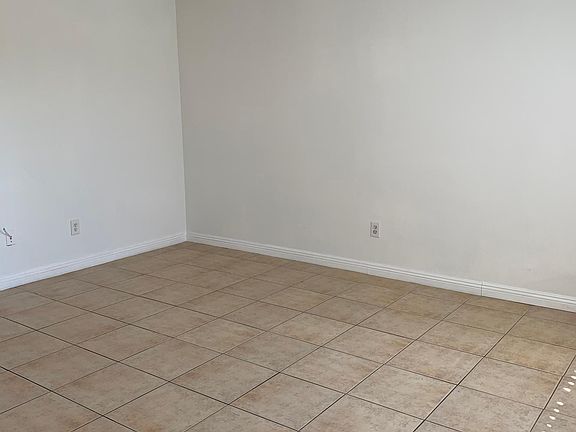 Living room - Bright n light. This is where your tv could go!