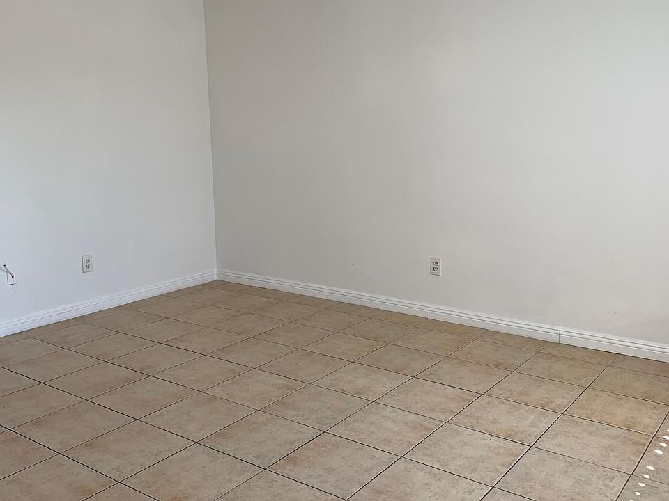 Living room - Bright n light. This is where your tv could go!
