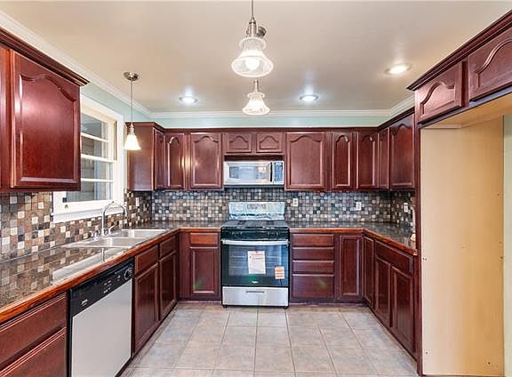 2nd image of 1049 Aquavit St