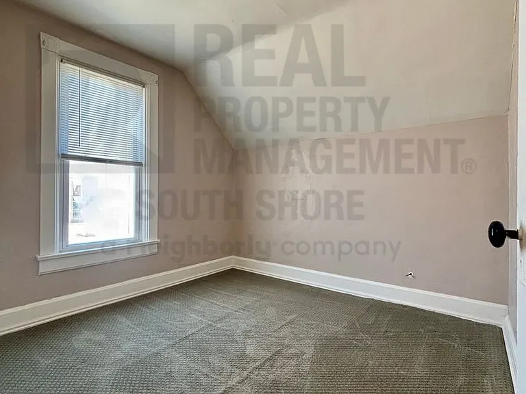 502 E Lincolnway #1/2 — Photo 8