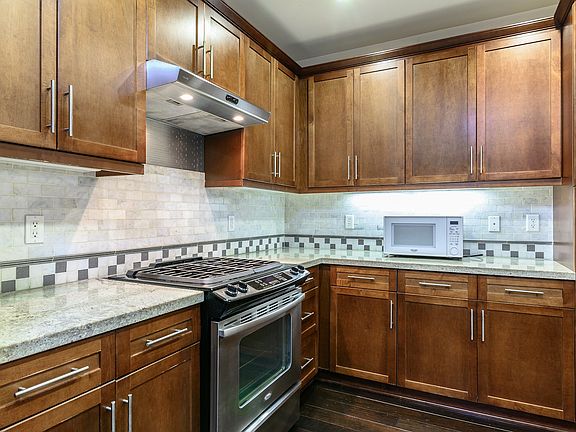 4th image of 2349 Jefferson St Unit 118