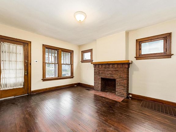 5th image of 411 E Maynard Ave