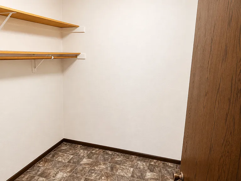 300 Highland Ct — Photo 10