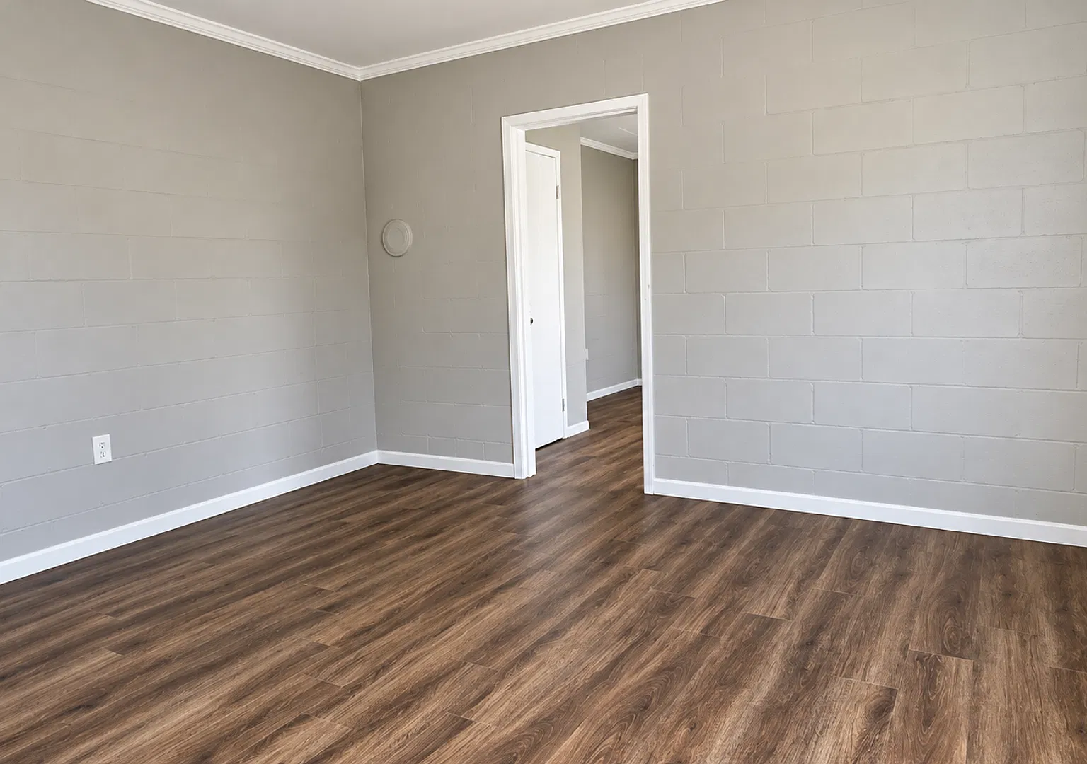 712 Burke Avenue — Photo 2