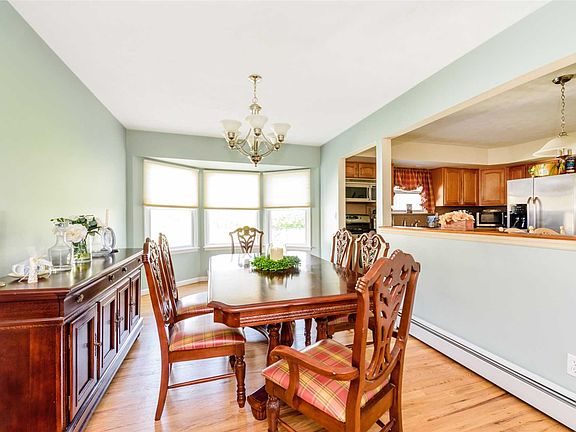 5th image of 2055 Grundy Pl