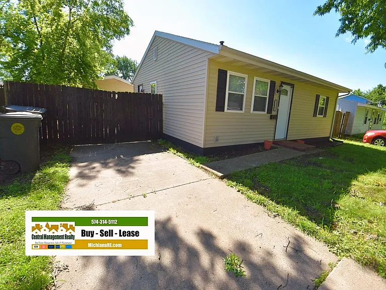 1332 Browne Ln — Photo 1