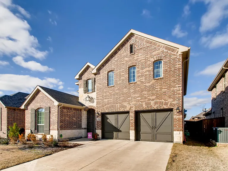 1500 Cherry Blossom Ln — Photo 2