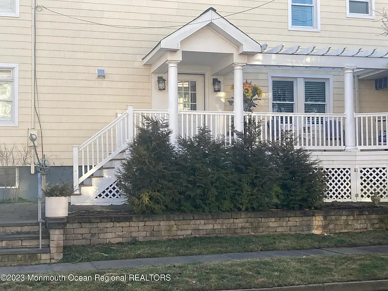 114 7th Ave — Photo 39