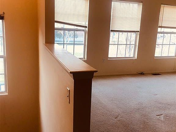 5th image of 15649 Stone Crossing Dr #1