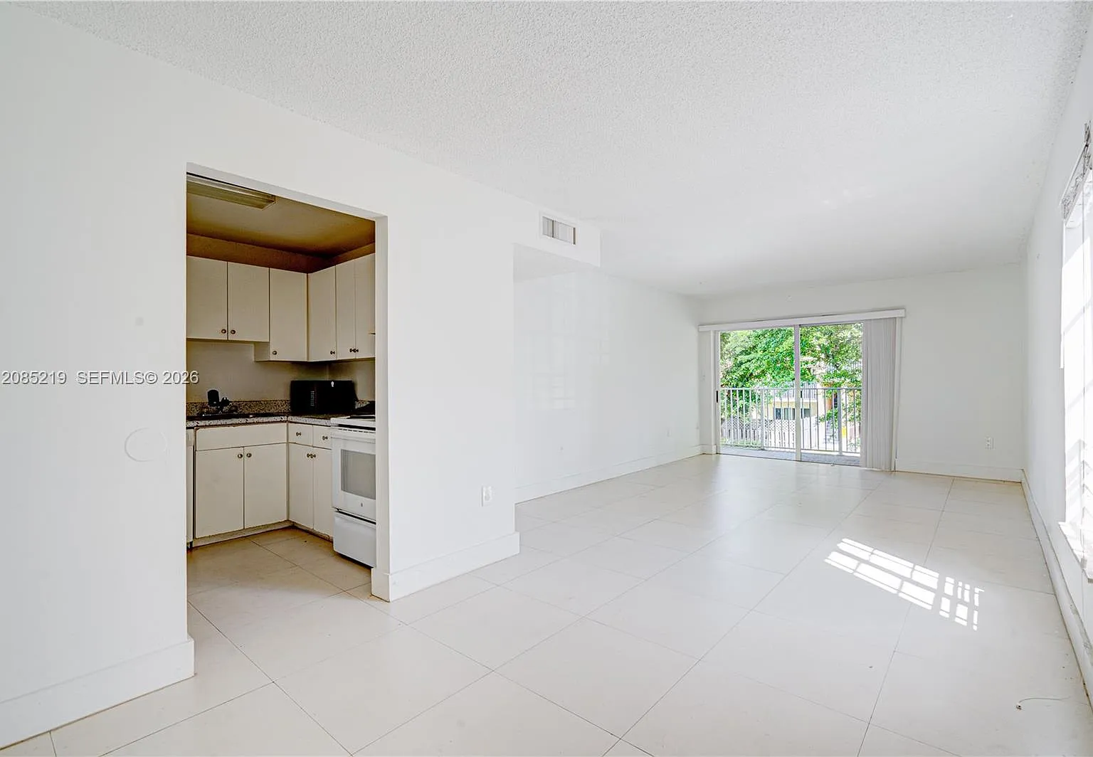 Doral Gardens Ii Condo — Photo 3