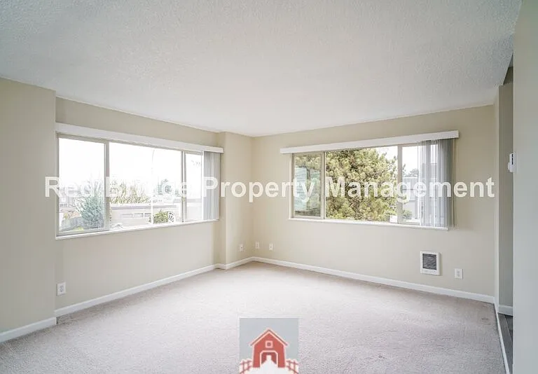 4314 SW View Point Ter #8 — Photo 5
