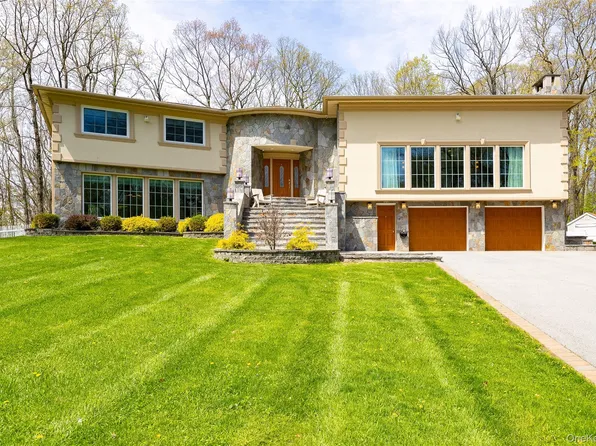 10 Quail Ridge Road, Hyde Park, NY 12538