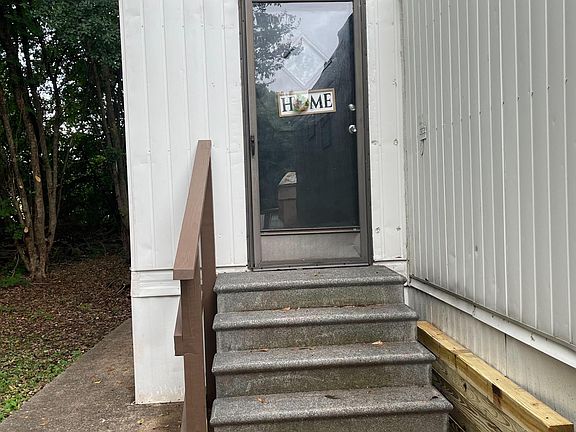 3rd image of 123 Stacey Tucker Cir