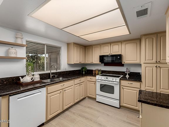 3rd image of 1654 W NIDO Avenue
