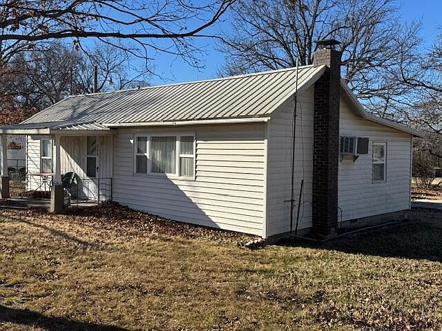 1st image of 305 Lorton Ave