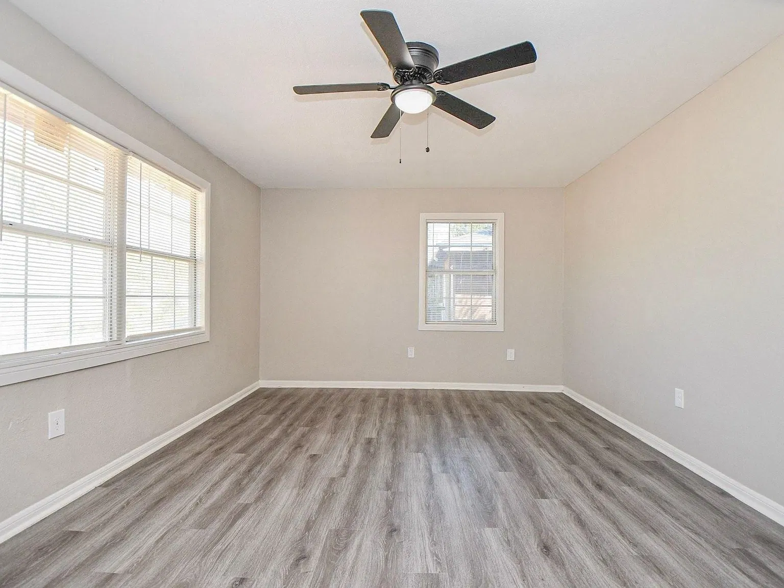 3 bed, 1.0 bath, 933 sqft, $1,150 — Photo 4