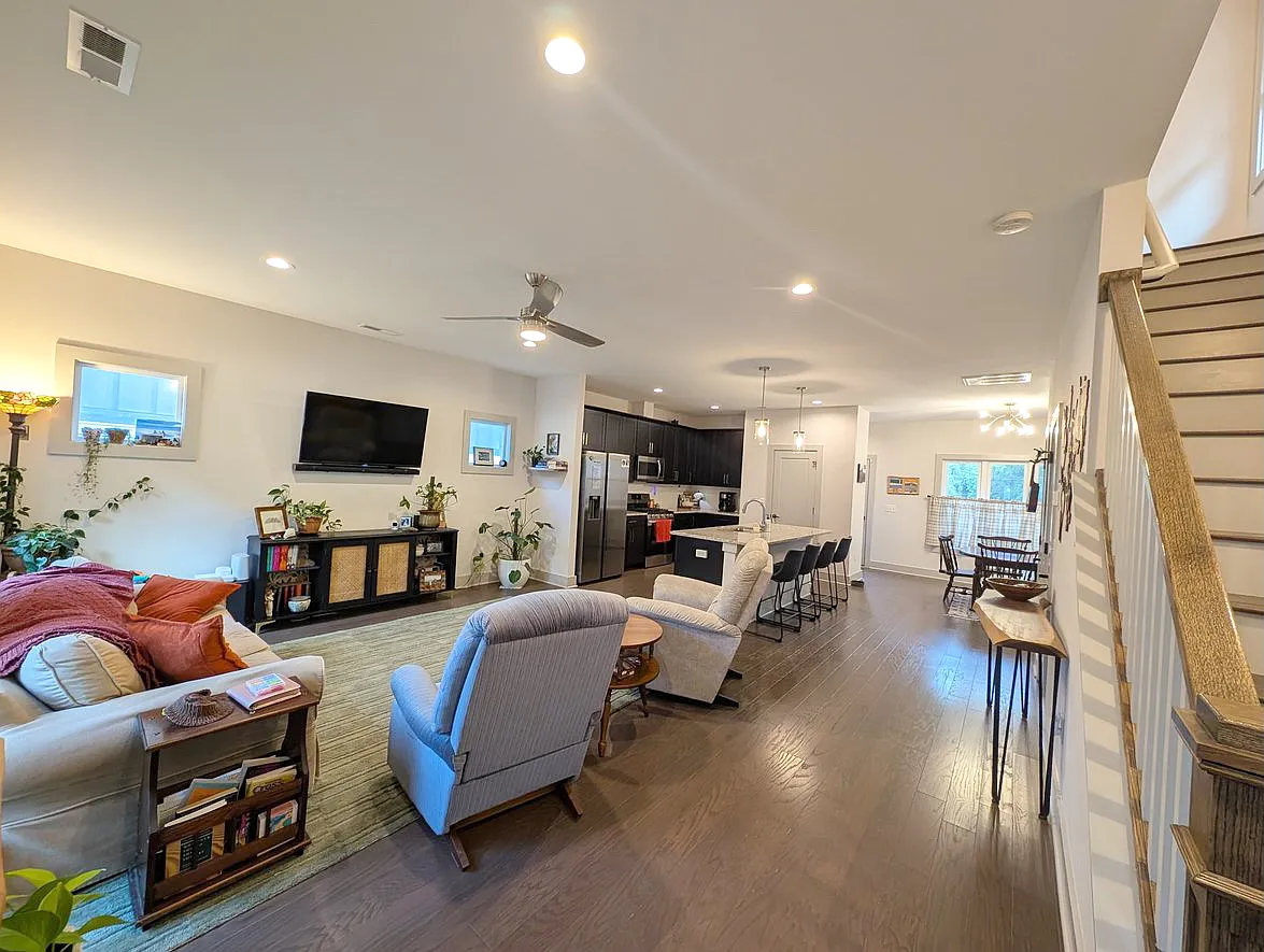 3 bed, 2.5 bath, 1532 sqft, $3,400 — Photo 3