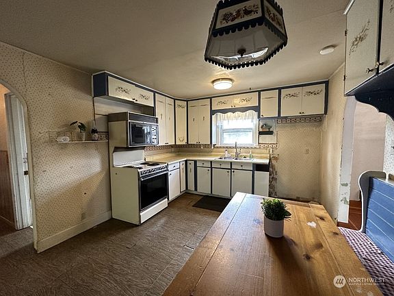 5th image of 4808 188th St SW