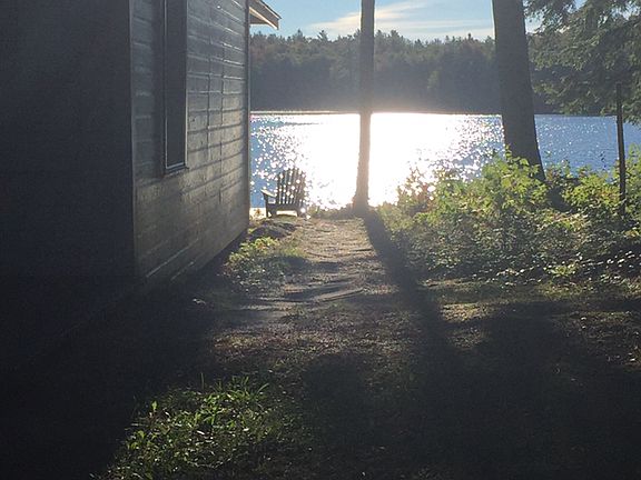 5th image of 19 Watkins Dr