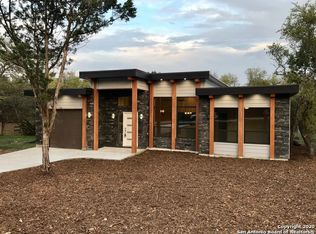 1052 Eastview Dr, Canyon Lake, TX 78133