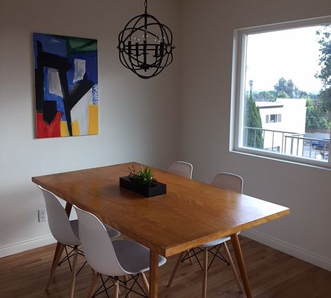 Diinng room with wonderful sunset views.